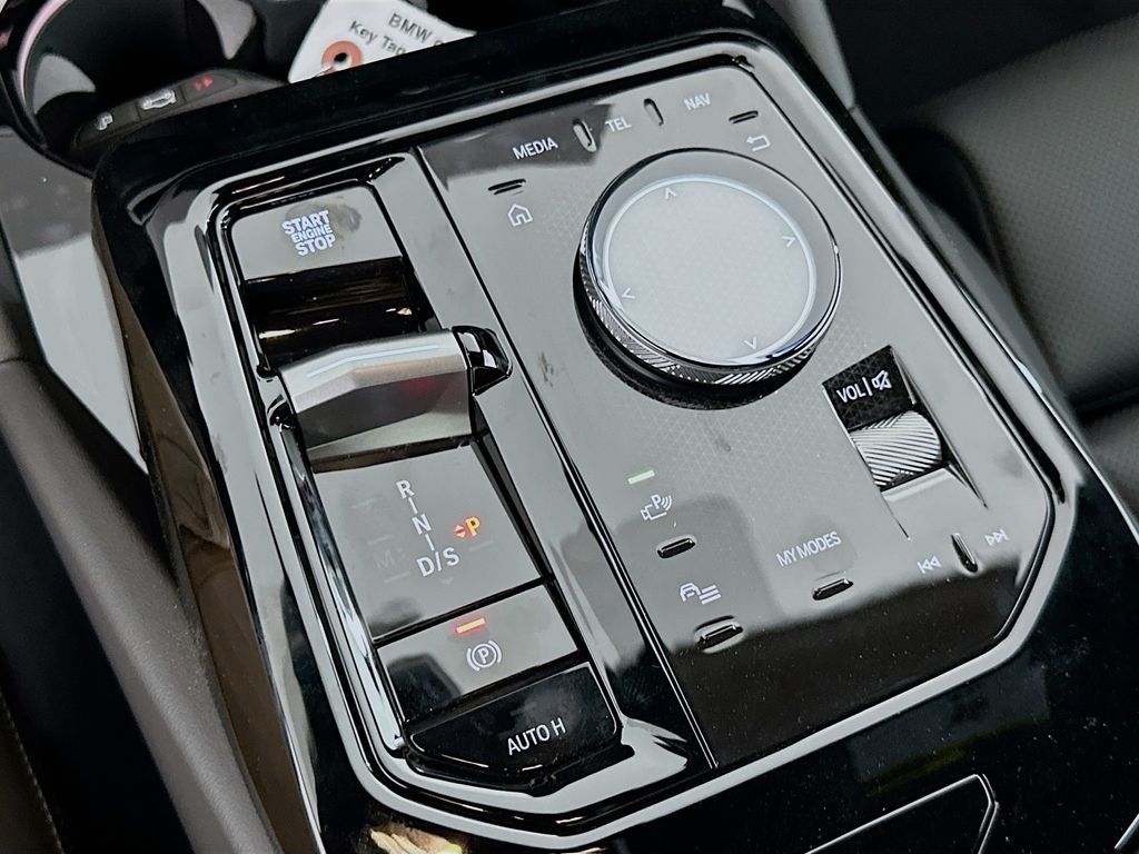 Thumbnail: 2026 BMW 5 Series - 15