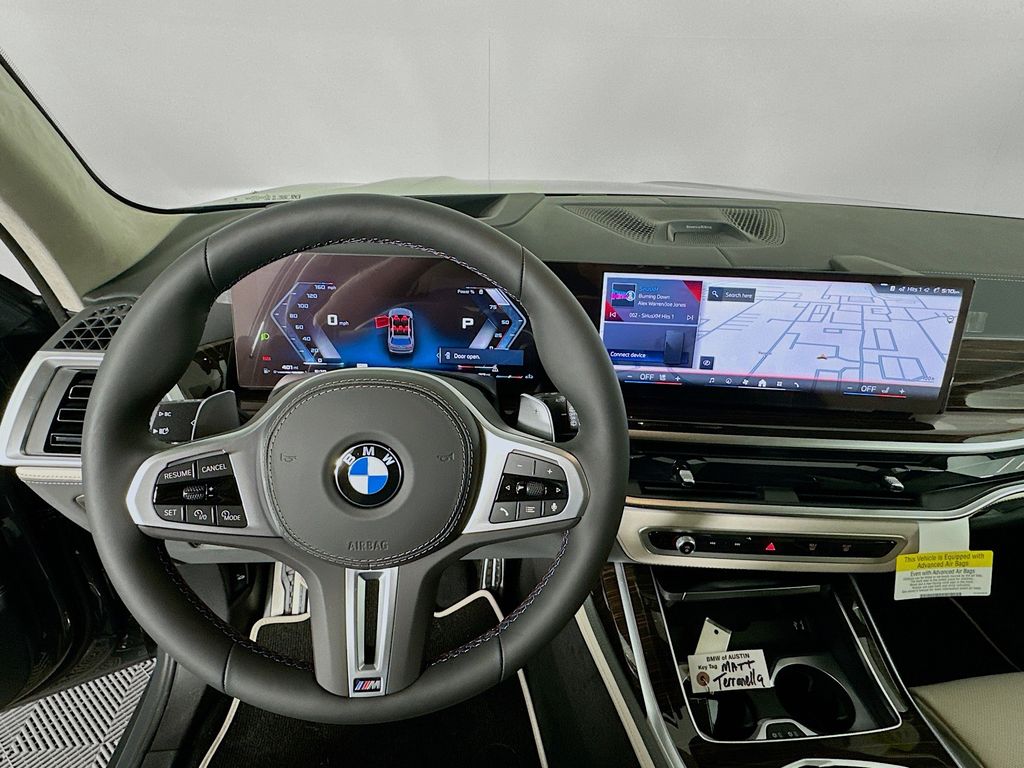 2025 BMW X7 M60i 10