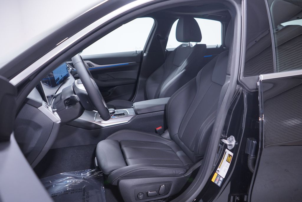 Thumbnail: 2025 BMW i4 - 7