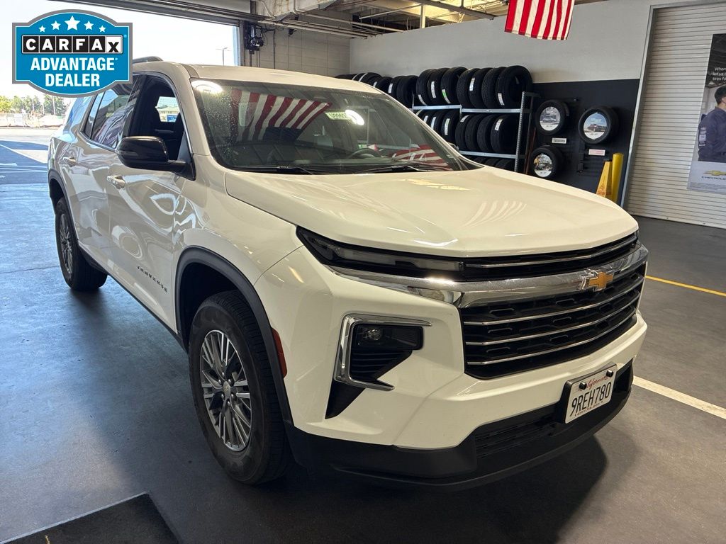 Summit White 2025 Chevrolet Traverse SUV / Crossover Front-Wheel Drive 8-Speed Automatic