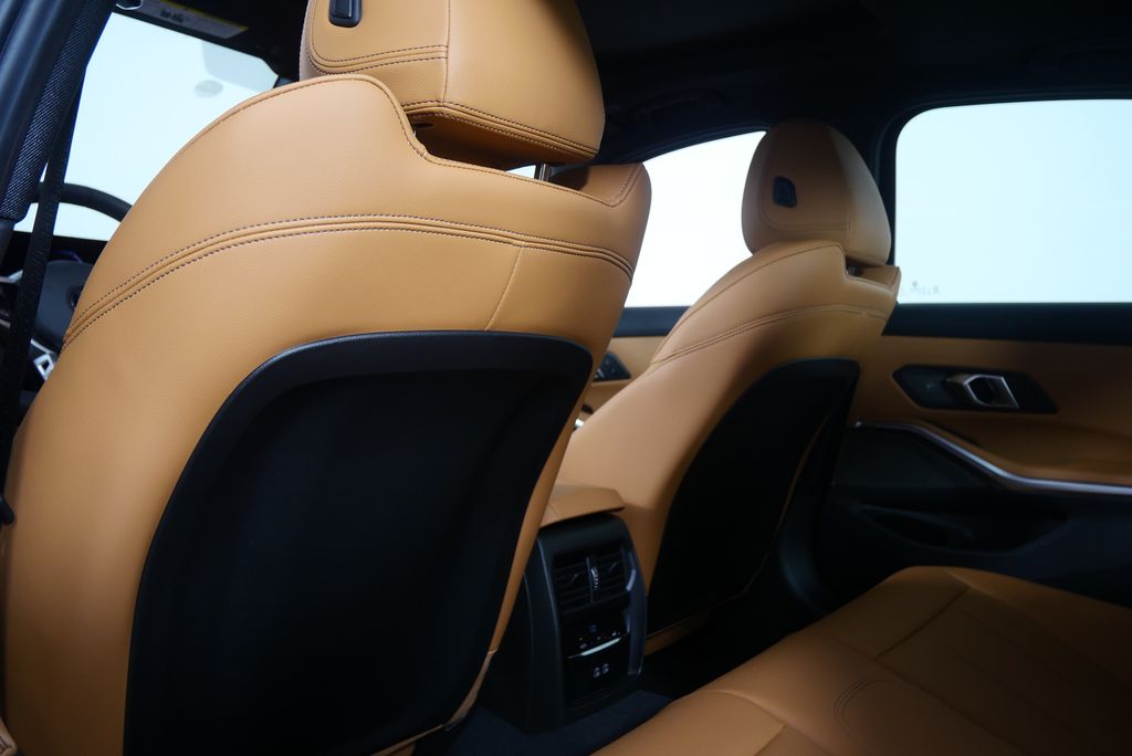 2025 BMW 3 Series 330i 16