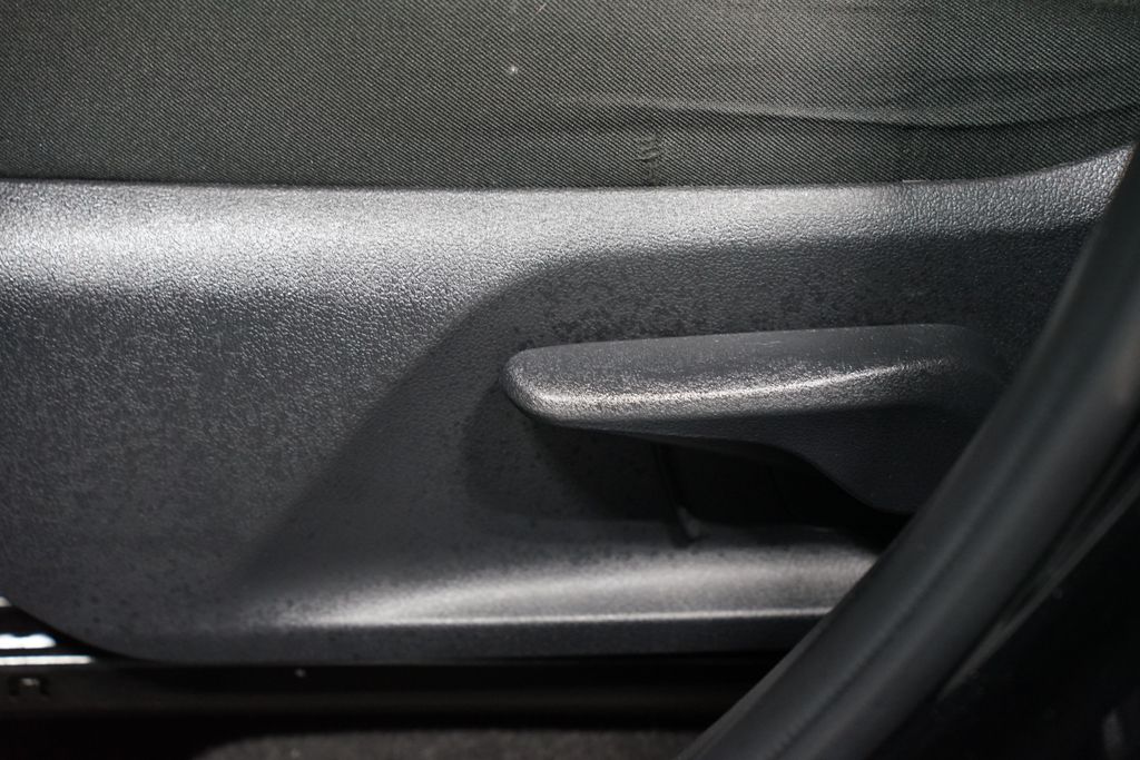 Thumbnail: 2025 Toyota RAV4 - 31