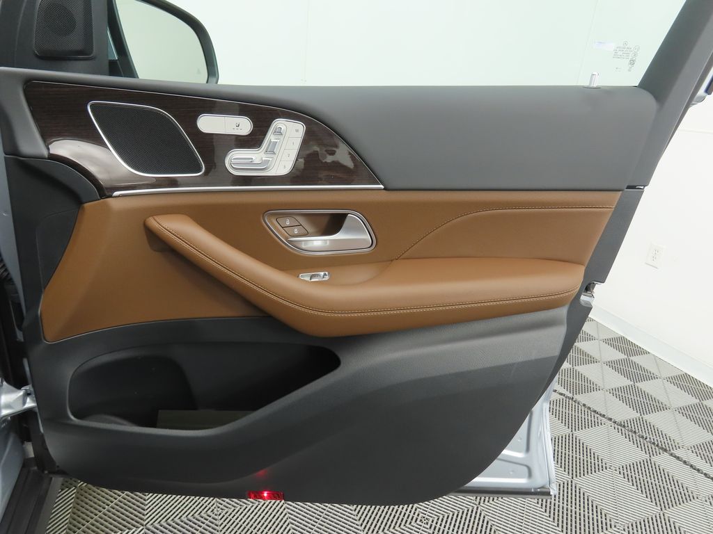 Thumbnail: 2025 Mercedes-Benz GLE - 25