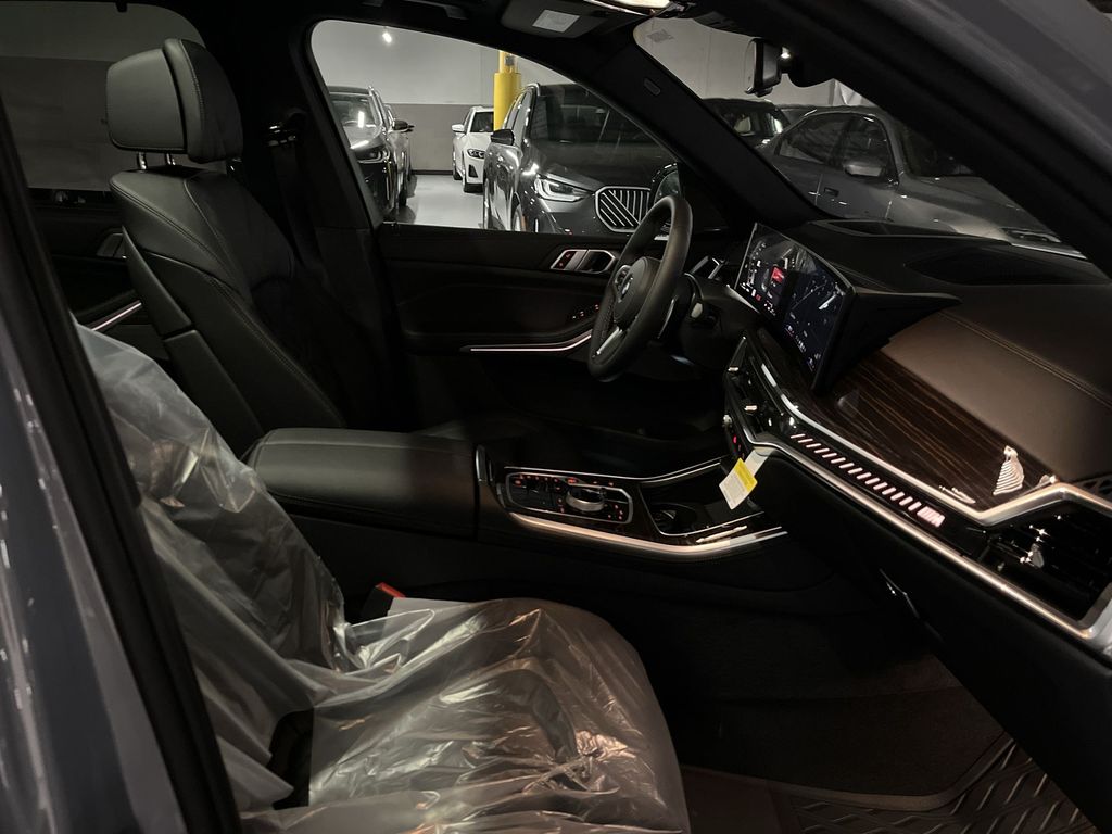 Thumbnail: 2026 BMW X5 - 25