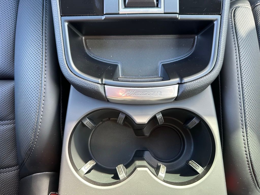 Thumbnail: 2026 Porsche Macan - 24