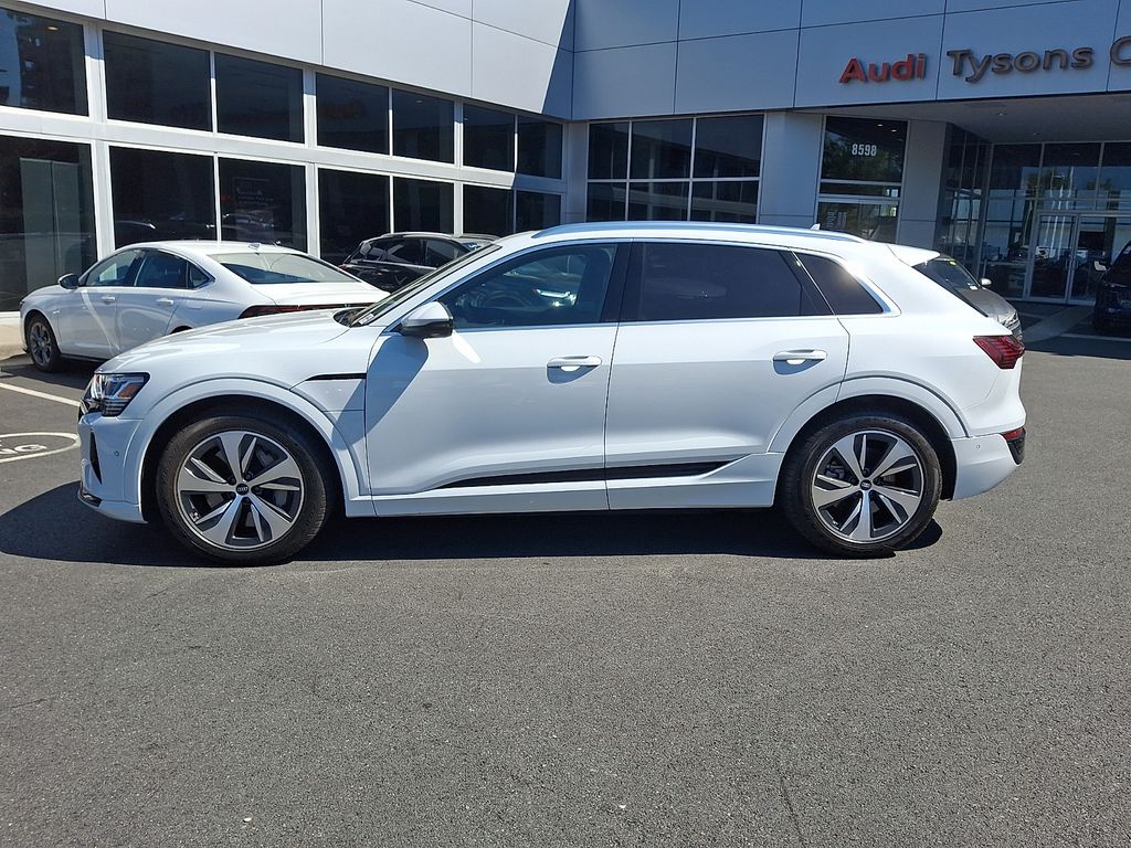 Thumbnail: 2024 Audi Q8 e-tron - 7