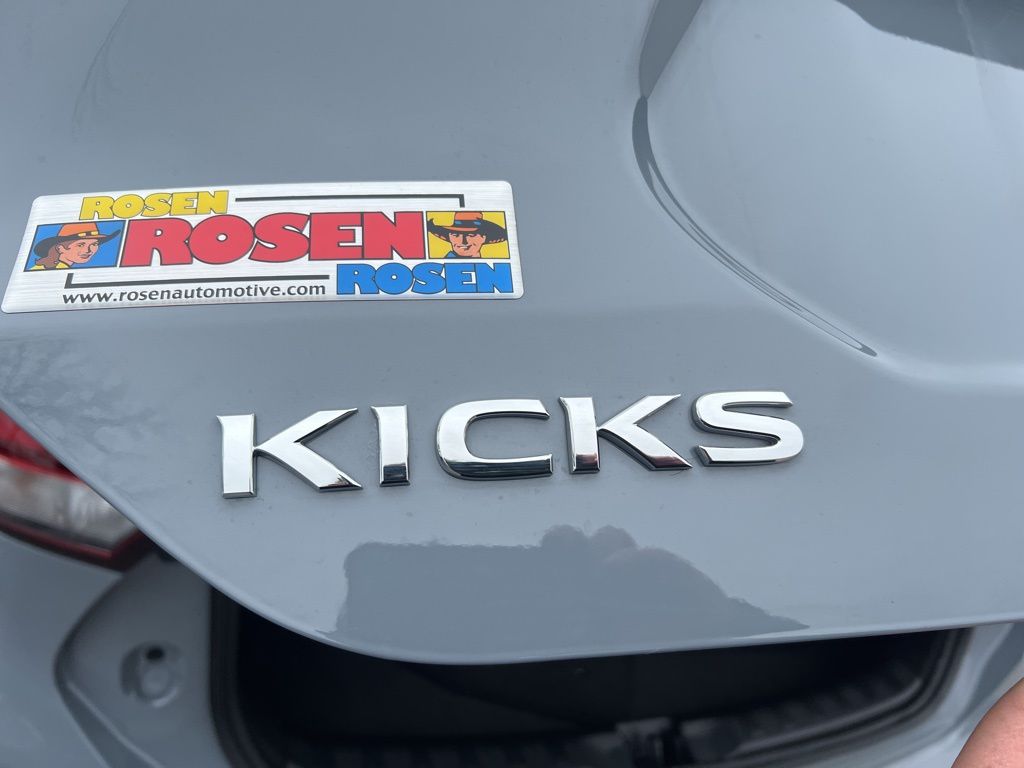 2024 Nissan Kicks SR photo
