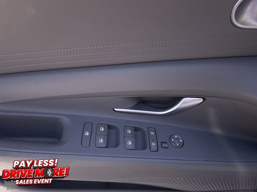 2021 Hyundai Elantra SEL - Photo 16