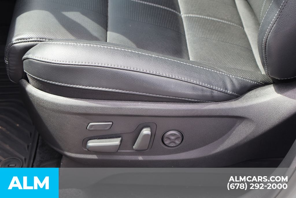 Used 2024 White Kia SX image 11