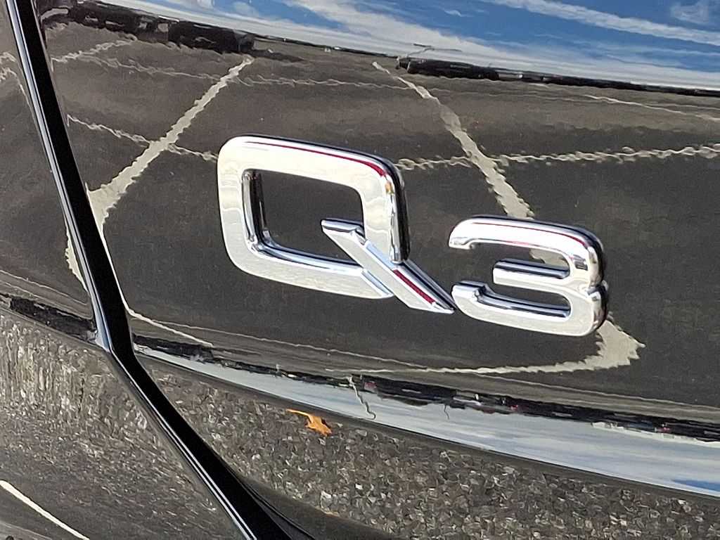 Thumbnail: 2025 Audi Q3 - 11