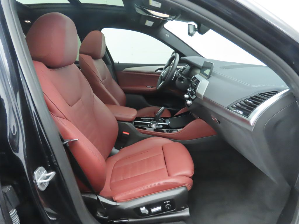 Thumbnail: 2021 BMW X4 - 21