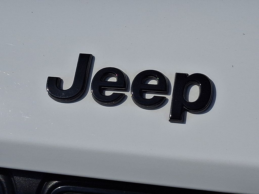 2023 Jeep Grand Cherokee Altitude X White/off-white at Carlisle Cadillac Buick GMC