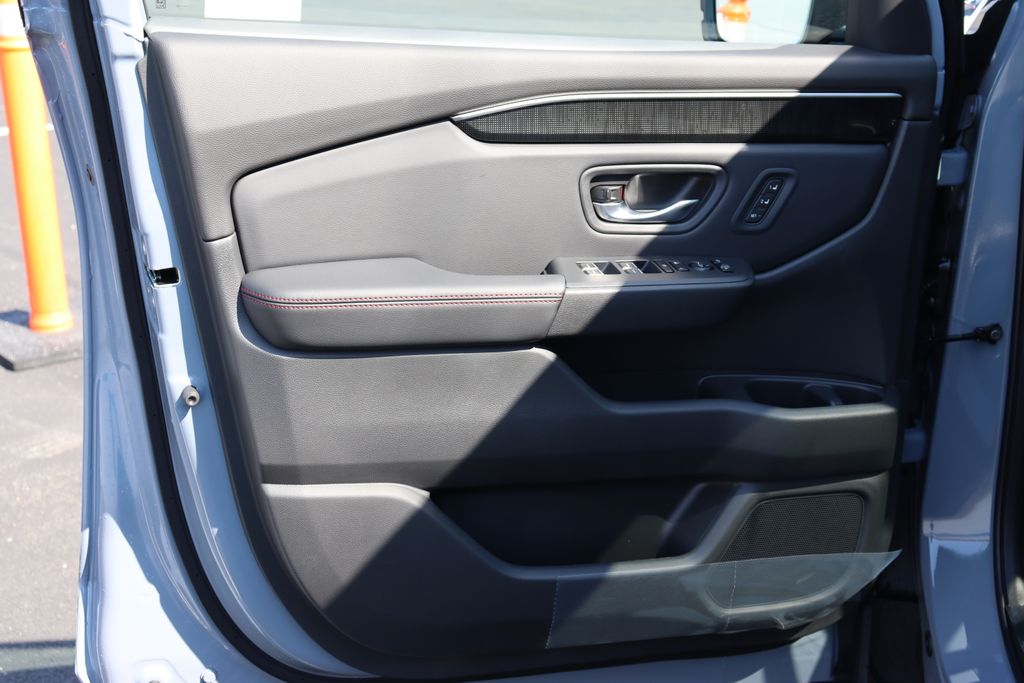2025 Honda Pilot Black Edition 30