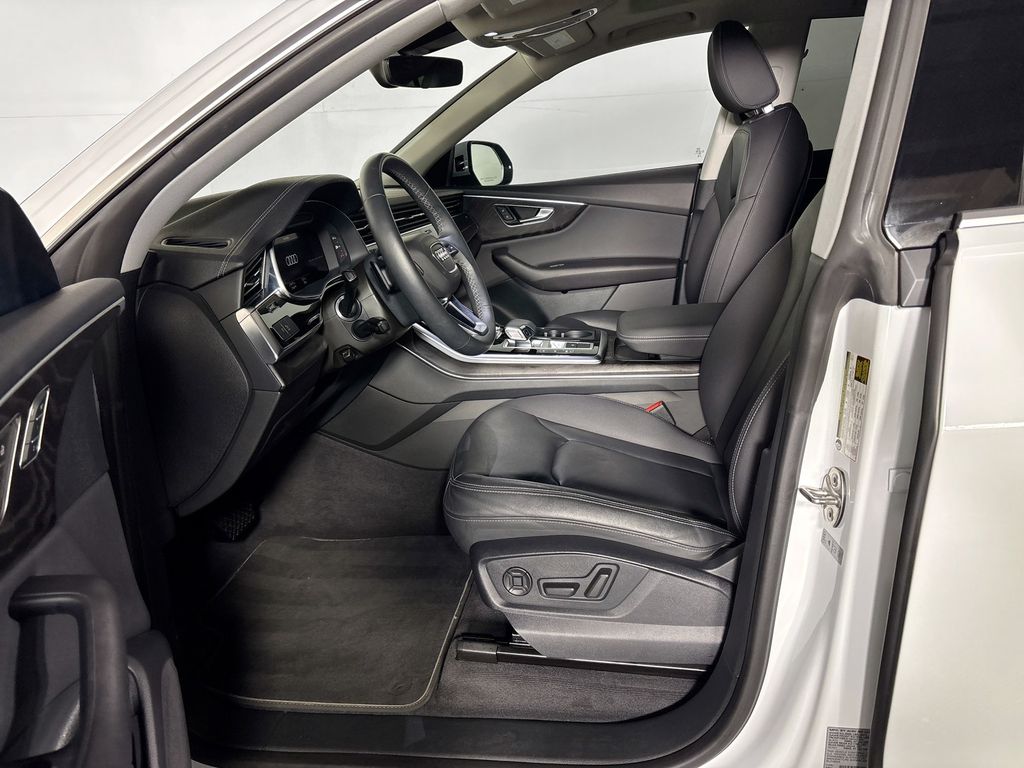 2023 Audi Q8 55 Premium