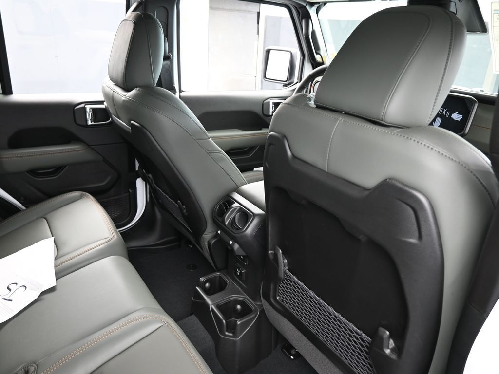 New 2026 Bright White Clearcoat Jeep Mojave image 38