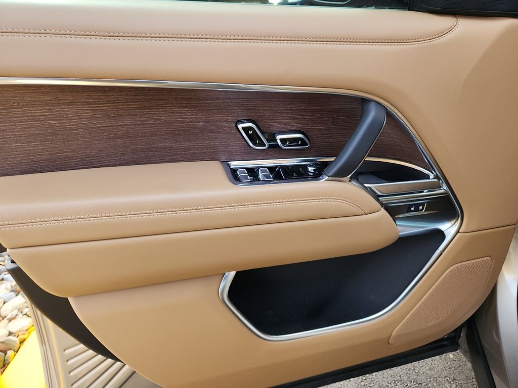 Thumbnail: 2025 Land Rover Range Rover - 12