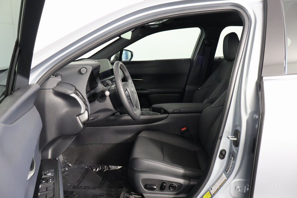 Thumbnail: 2024 Lexus UX - 10