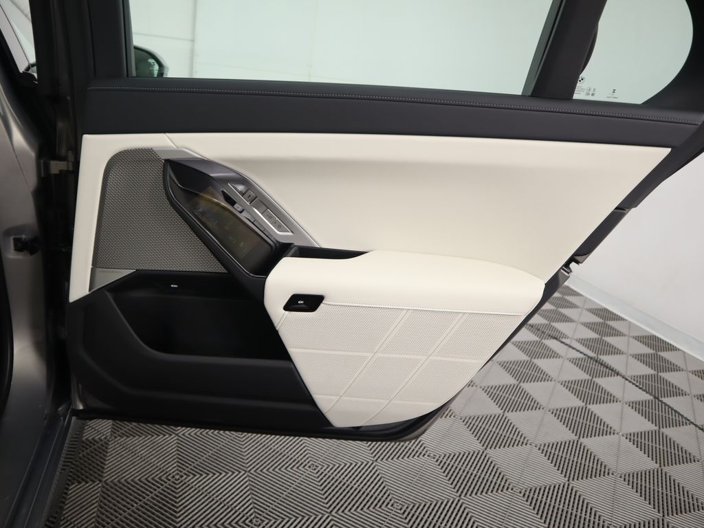 Thumbnail: 2025 BMW 7 Series - 29