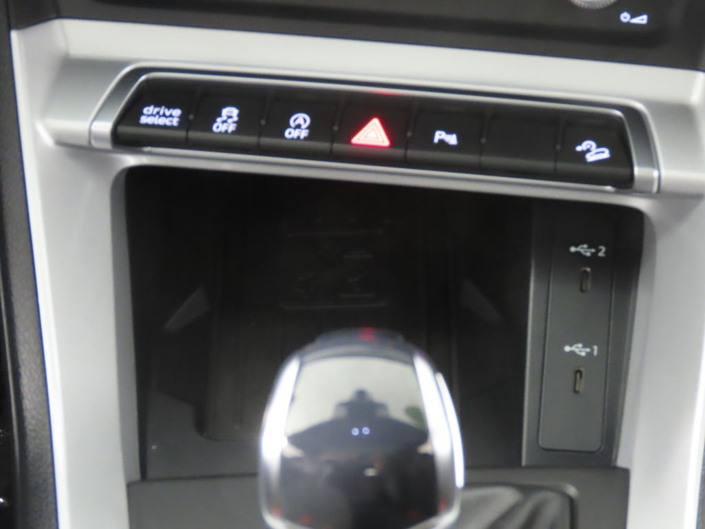 Thumbnail: 2025 Audi Q3 - 23