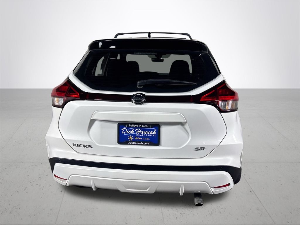 2021 Nissan Kicks SR