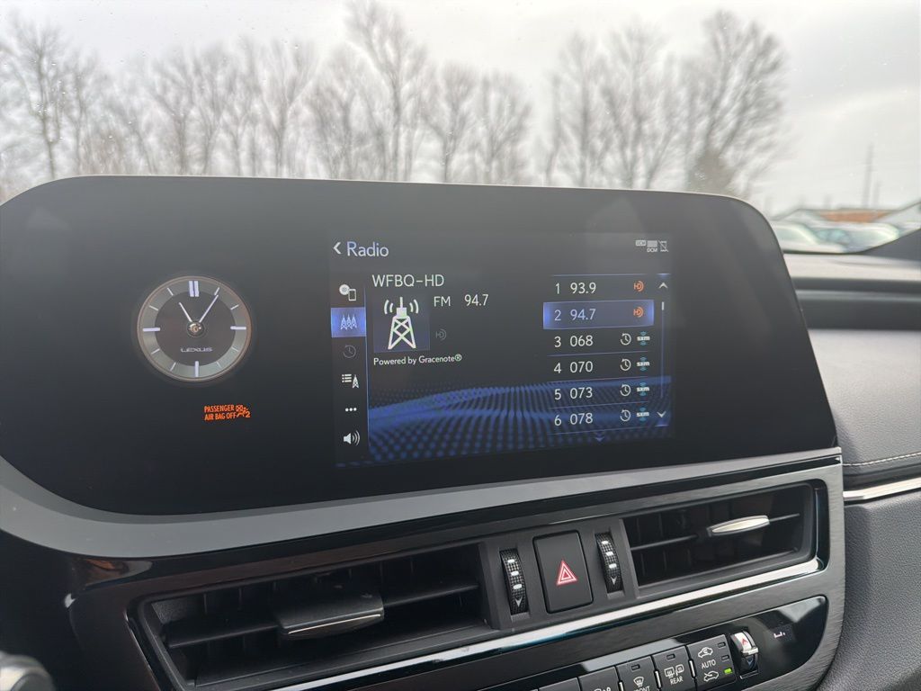 Thumbnail: 2022 Lexus ES - 29