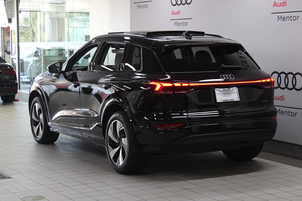 2025 Audi e-tron Premium 4