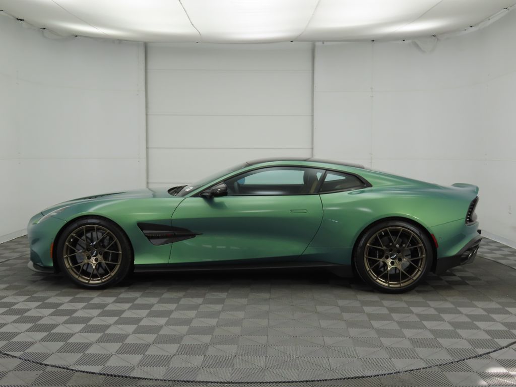 2025 Aston Martin Vanquish  8