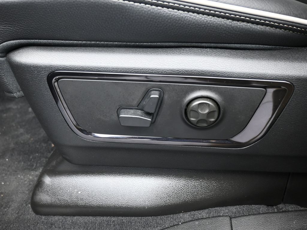 New 2026 Diamond Black Crystal Pearlcoat Ram Limited image 11