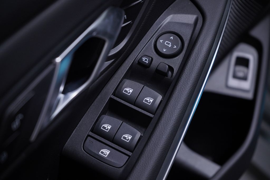 2025 BMW 3 Series 330i 11