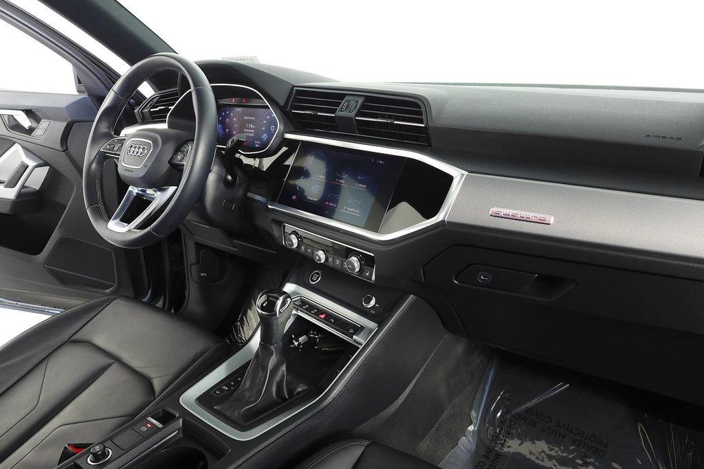 Thumbnail: 2021 Audi Q3 - 13