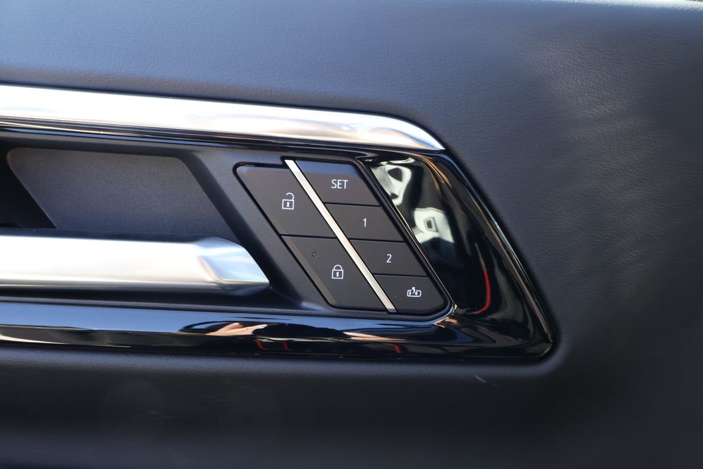 Thumbnail: 2025 Chevrolet Suburban - 20