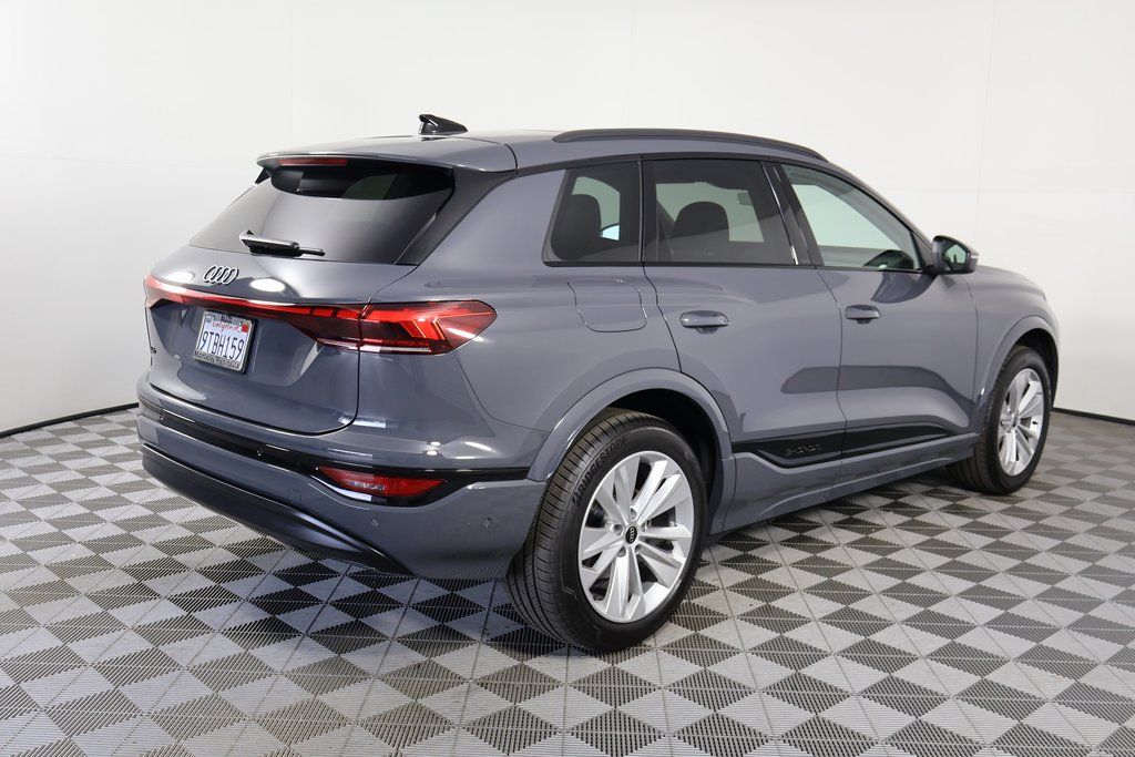 Thumbnail: 2025 Audi Q6 e-tron - 4