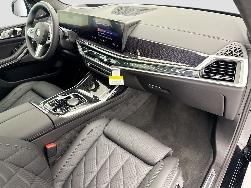 Thumbnail: 2026 BMW X7 - 16