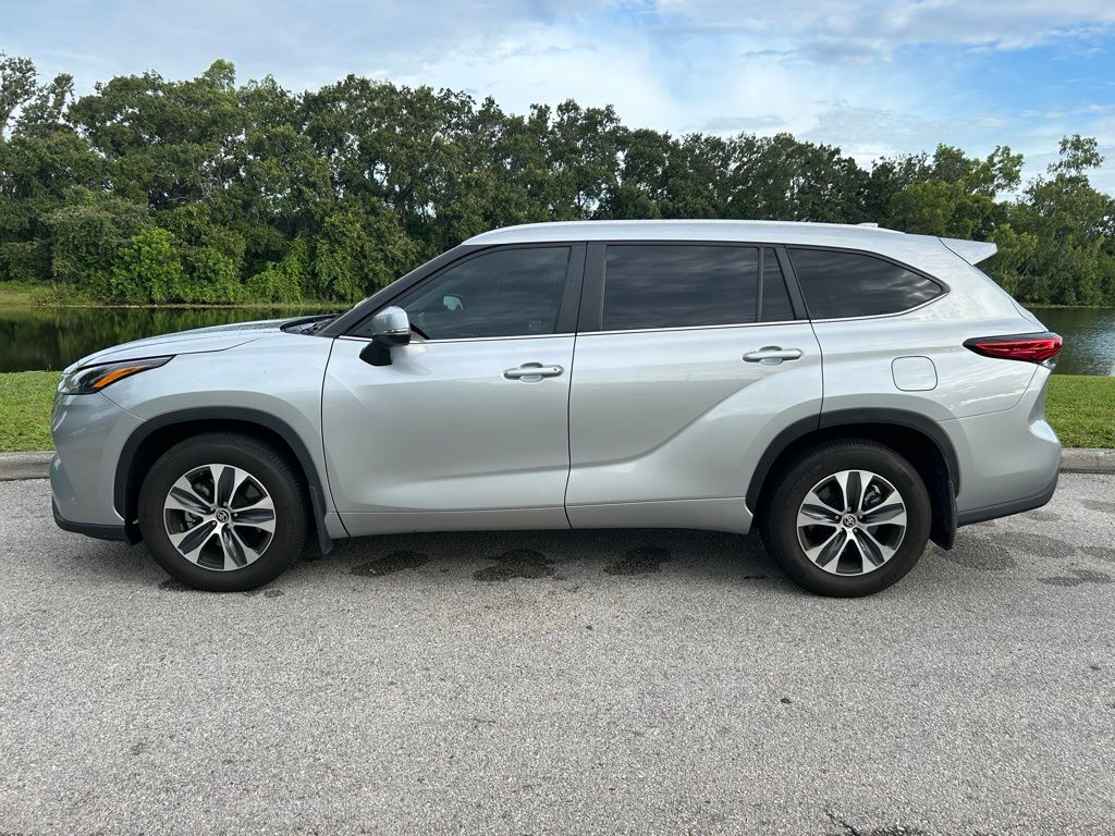 Thumbnail: 2023 Toyota Highlander - 2