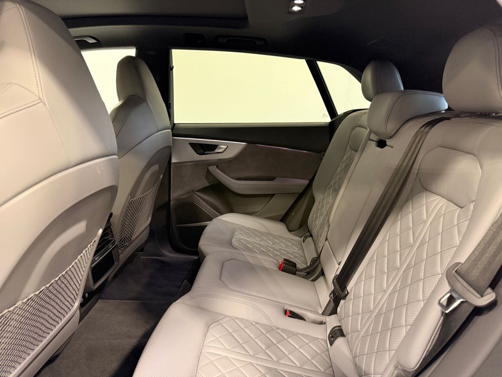 Thumbnail: 2021 Audi SQ8 - 22