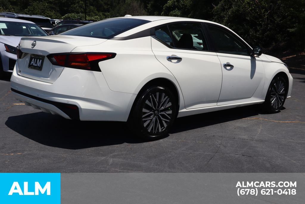 Used 2025 White Nissan 2.5 SV image 6