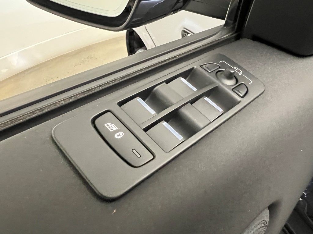 Thumbnail: 2024 Land Rover Discovery Sport - 26