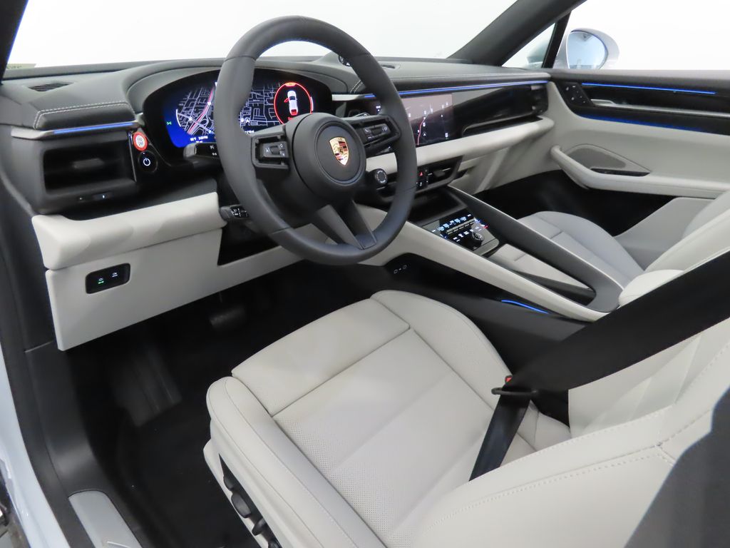 Thumbnail: 2025 Porsche Macan - 4
