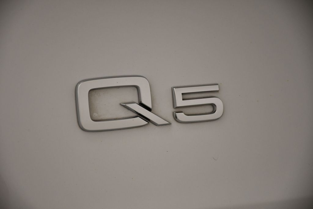 2022 Audi Q5 e Premium Plus 9