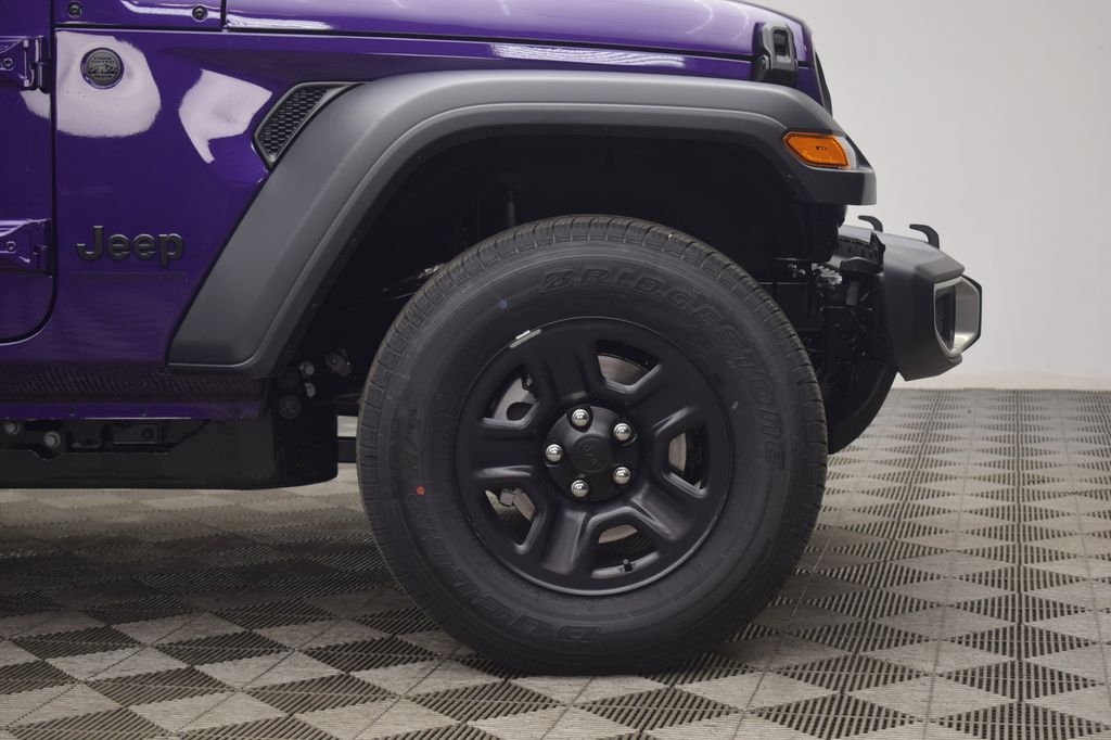 new 2026 Jeep Gladiator car, priced at $42,034