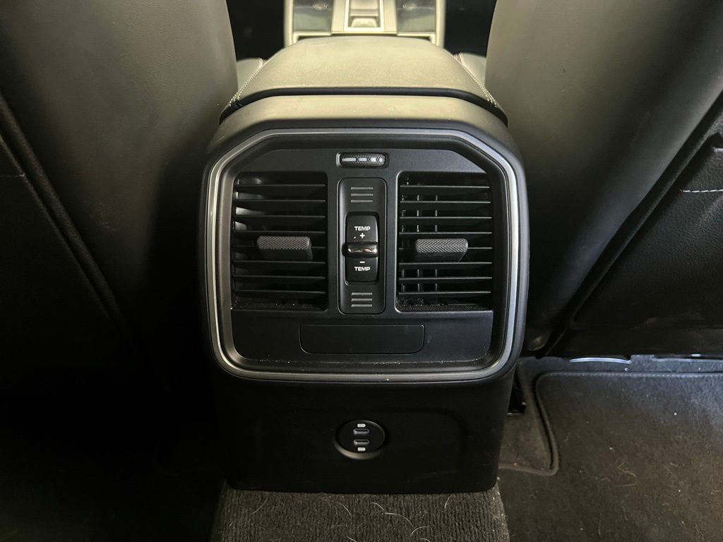 Thumbnail: 2023 Porsche Macan - 17