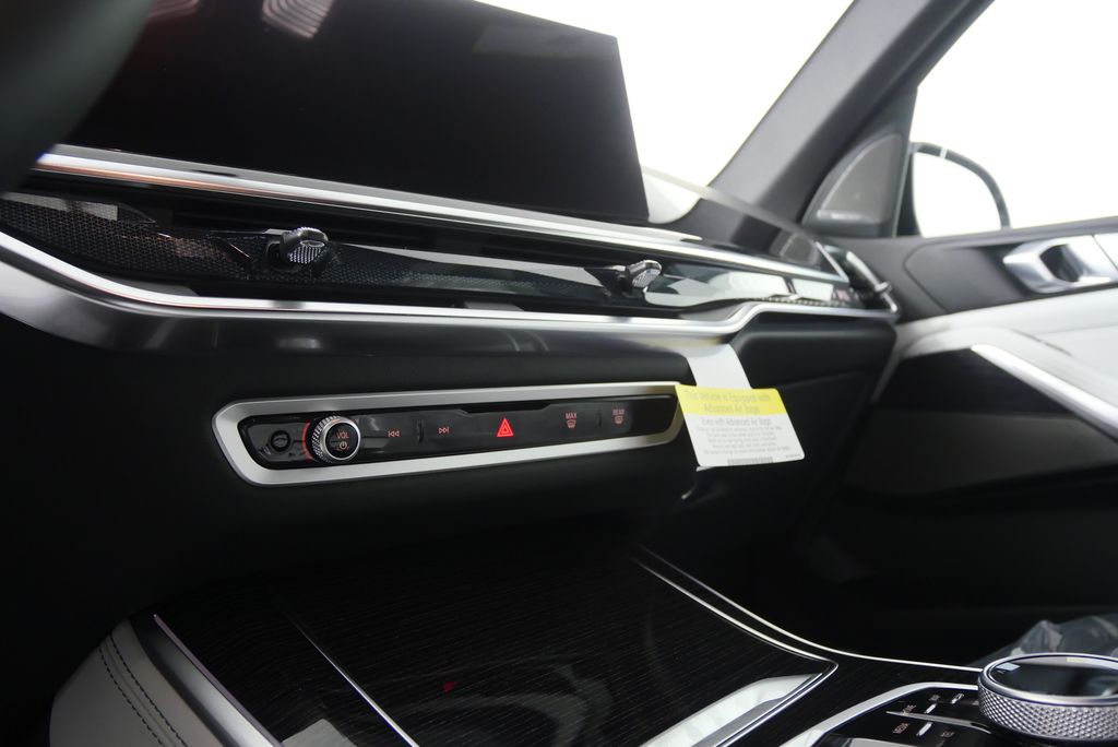 Thumbnail: 2026 BMW X5 - 21