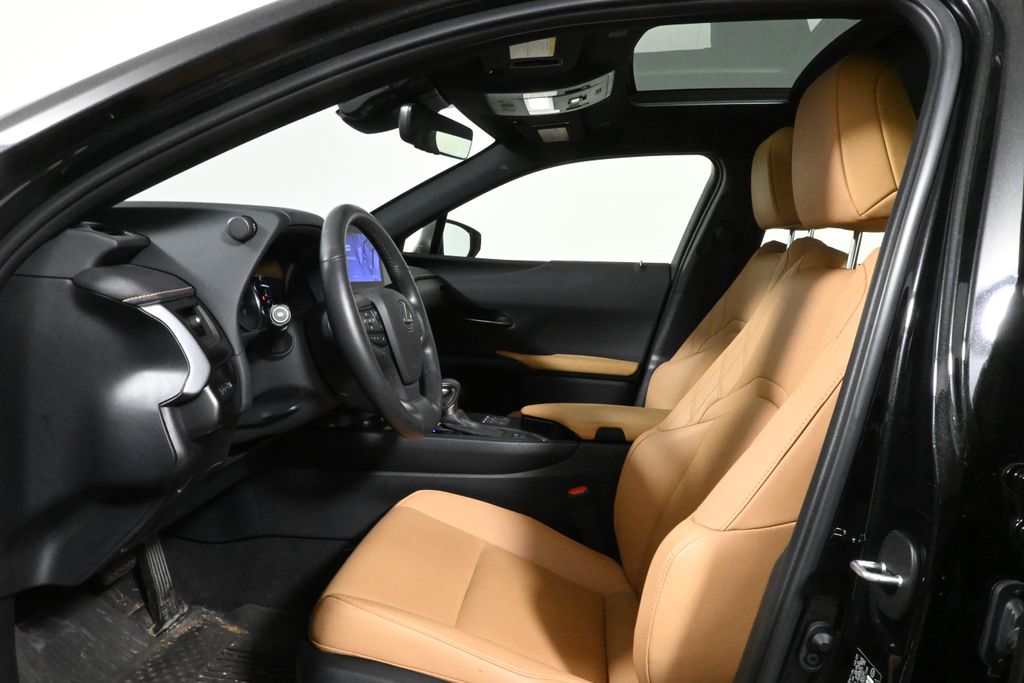 Thumbnail: 2023 Lexus UX - 3