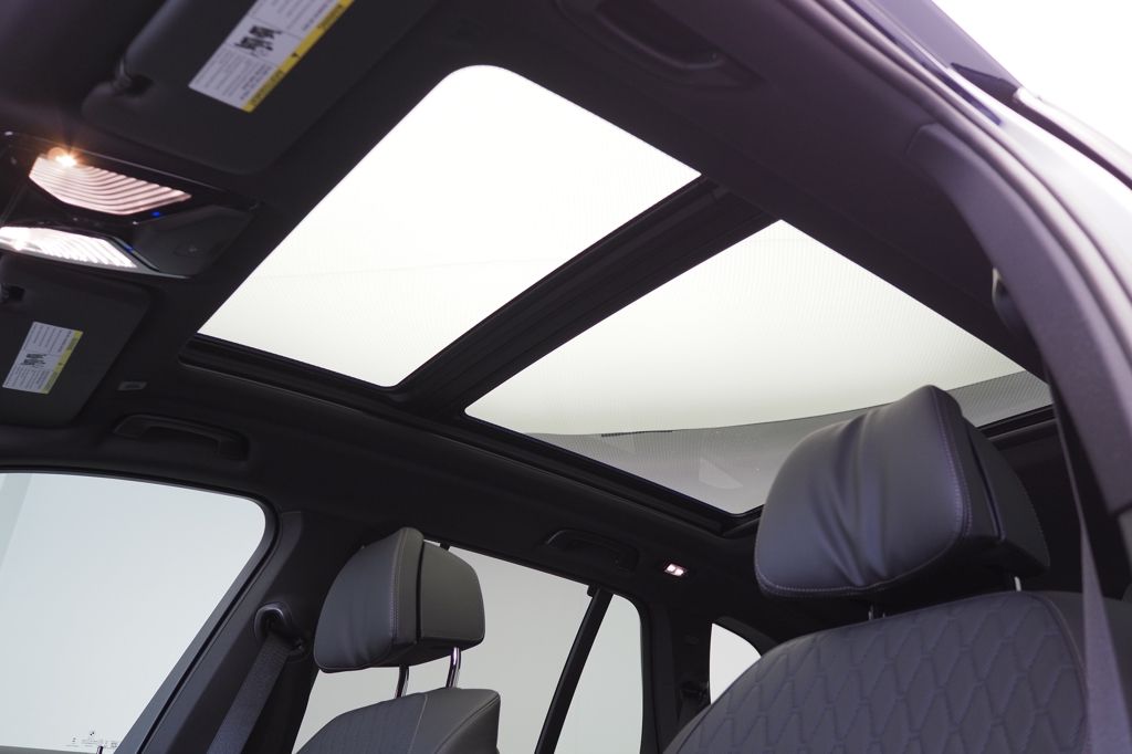 Thumbnail: 2026 BMW X5 - 10