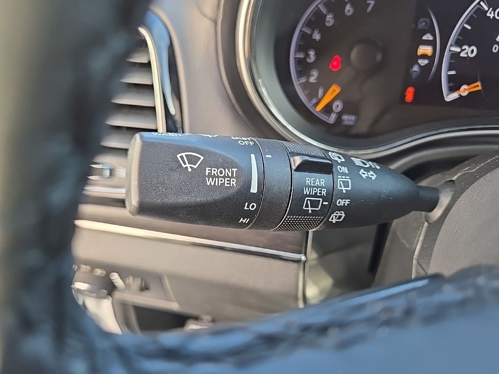 Used 2021 White Jeep High Altitude image 28