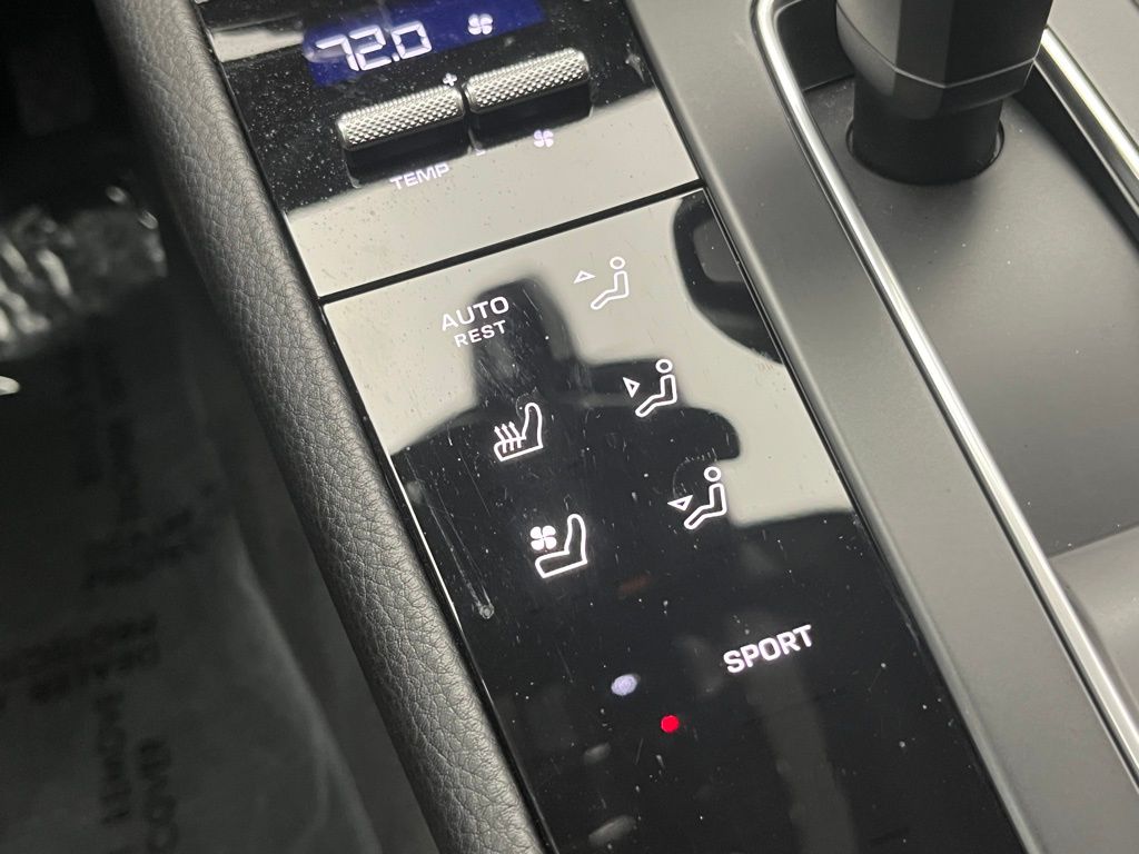 Thumbnail: 2025 Porsche Macan - 17