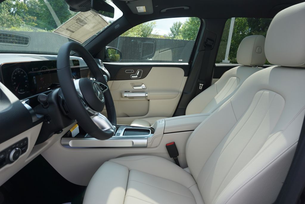 Thumbnail: 2025 Mercedes-Benz GLB - 9