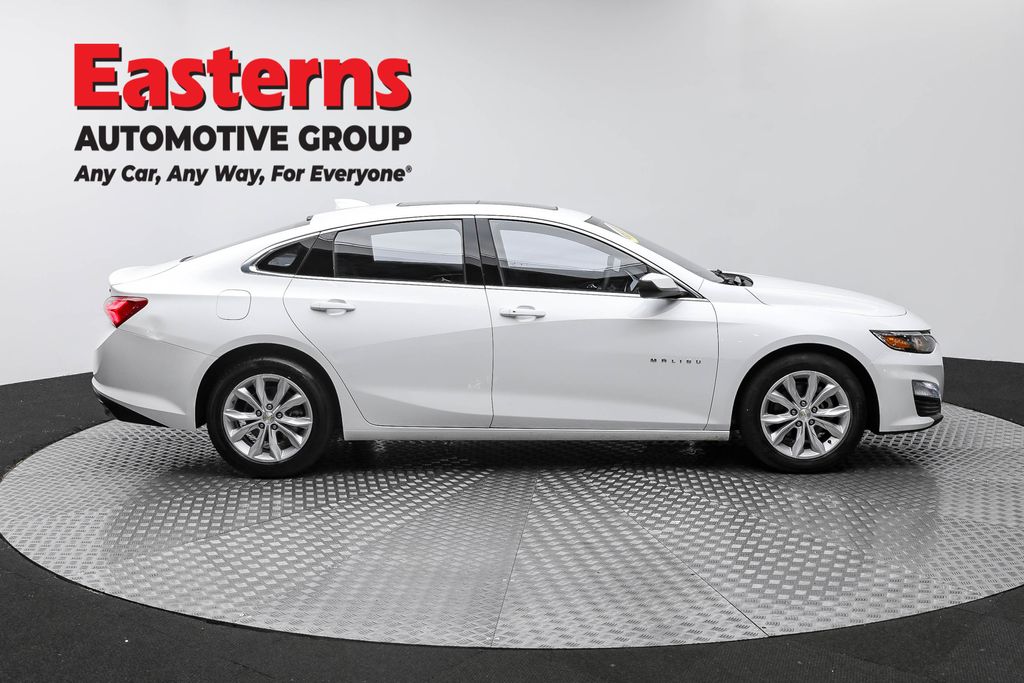 Used 2022 White Chevrolet LT image 4