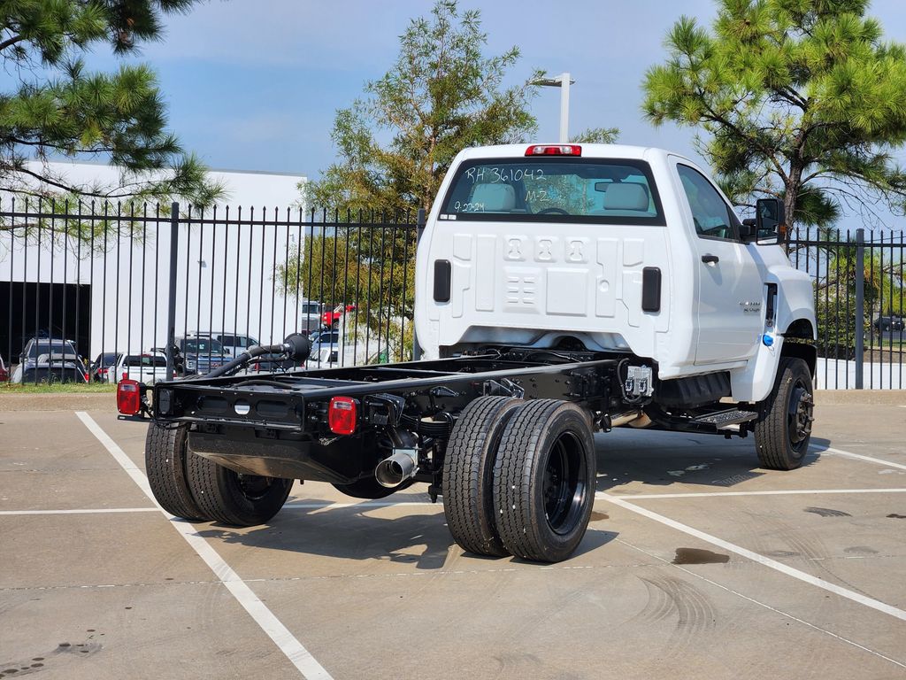 2024 Chevrolet Silverado 4500HD LT photo 3