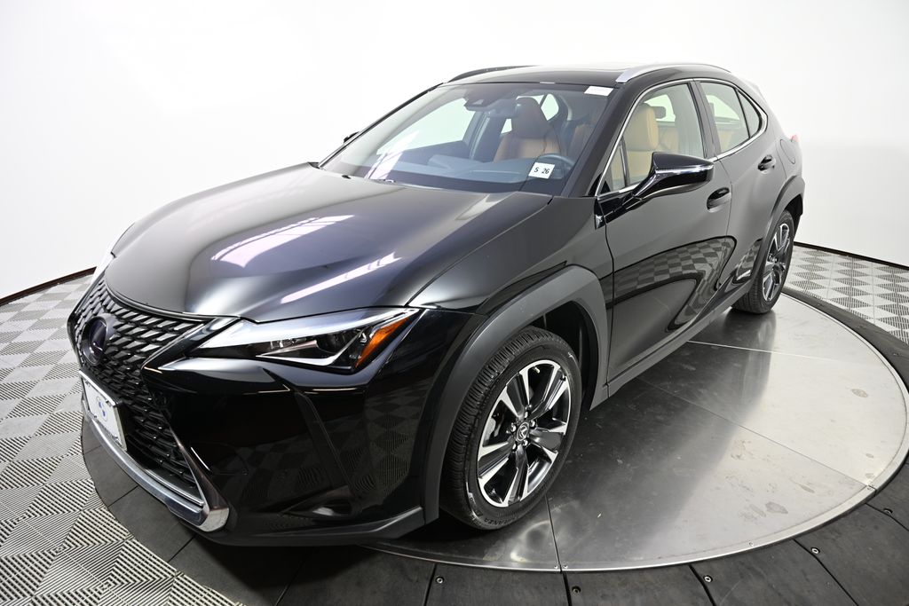 Thumbnail: 2021 Lexus UX - 3